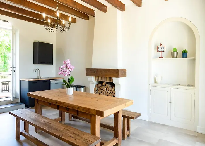 Prázdninový dům Charming House In With Pool *