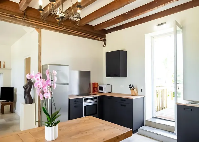 Charming House In With Pool Nyaraló Coubjours