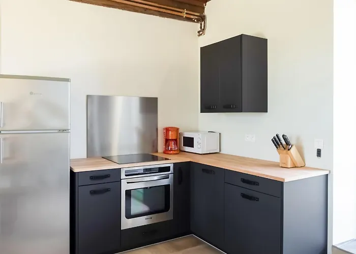 Charming House In With Pool Nyaraló Coubjours