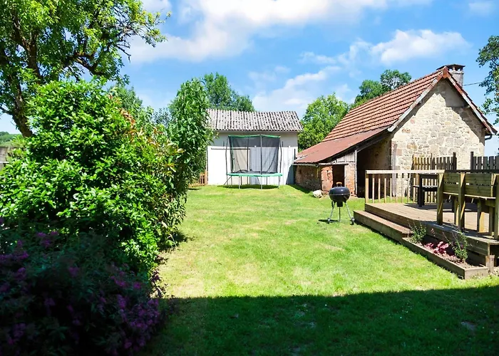 Prázdninový dům Charming House In With Pool *