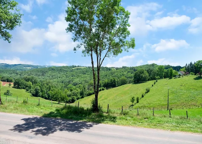 Prázdninový dům Charming House In With Pool *