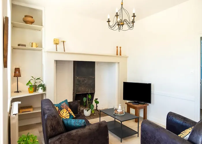 Charming House In With Pool Coubjours